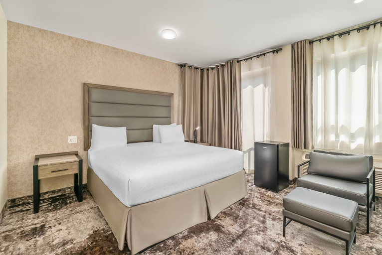 Bedroom 3, The Hue Hotel, an Ascend Collection Hotel, Thompson-Nicola