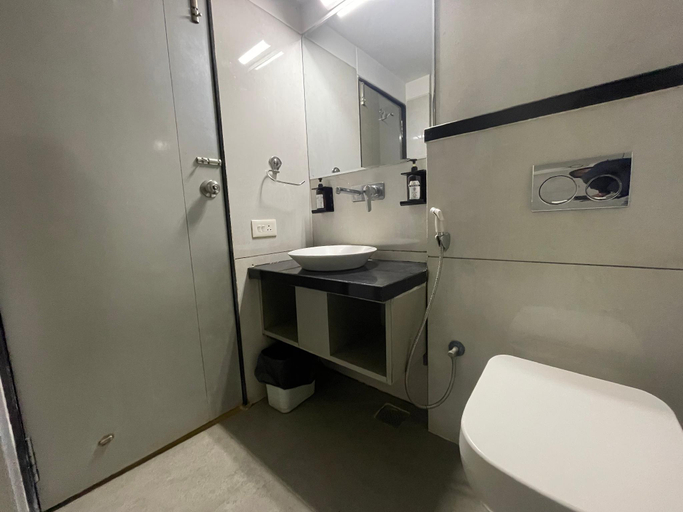 Bathroom 3, Hotel Solitaire, Indore