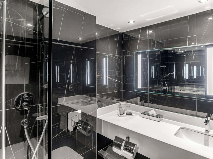 Bathroom 5, Sofitel London Gatwick, Surrey