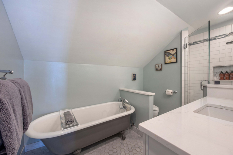 Bathroom 4, State Of Chill 4 Bedroom Home, Hood River