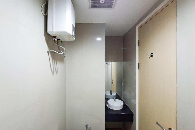Bathroom 3, Tranquil Studio for 2 Pax at Tree Park City BSD Apartment By Travelio, Tangerang Selatan