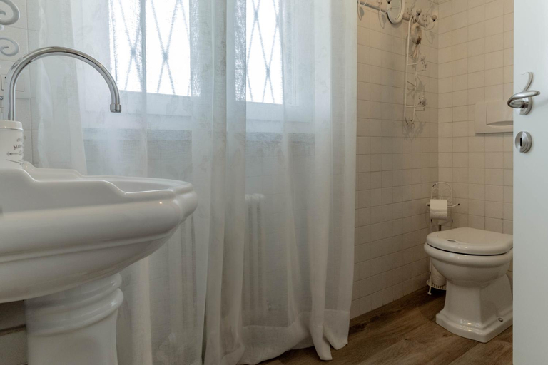 Bathroom 2, Bnbook Maison Charlotte Cottage Bosco, Varese