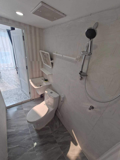 Bathroom, River view villas, Vangvieng