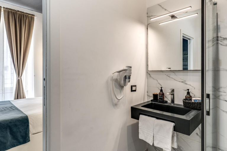 Bathroom 2, Elite Rooms, Napoli