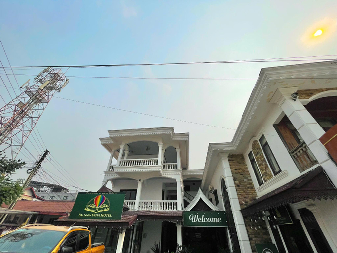 Exterior & Views