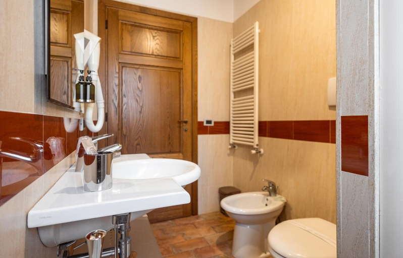Bathroom 3, Hotel La Fonte Del Cerro, Grosseto