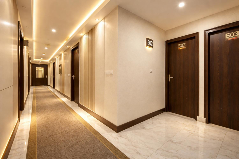 Public Area 3, Hotel WHITE & BLUE Delhi Airport, Delhi