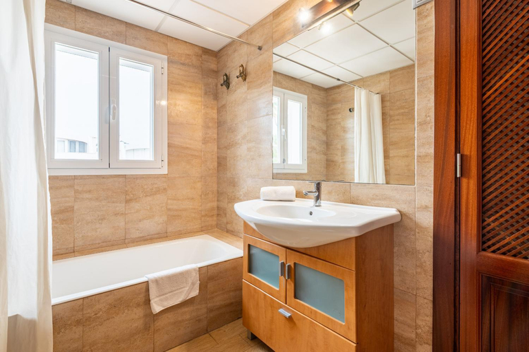 Bathroom 4, Villa Voramar en Cala DOr, Baleares