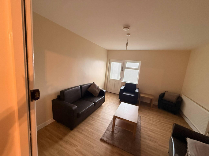 5, full house ROOMY BNB, Merthyr Tydfil