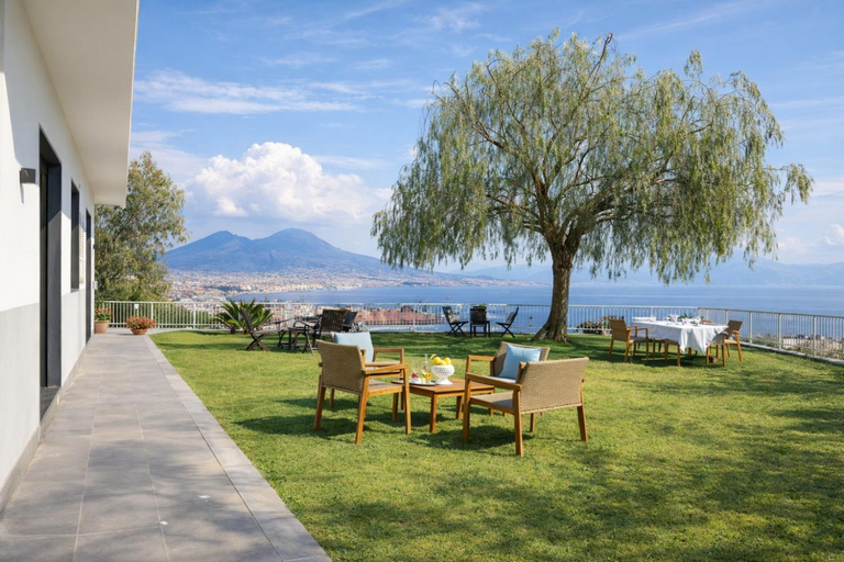 Others 4, Relais Altacosta, Napoli