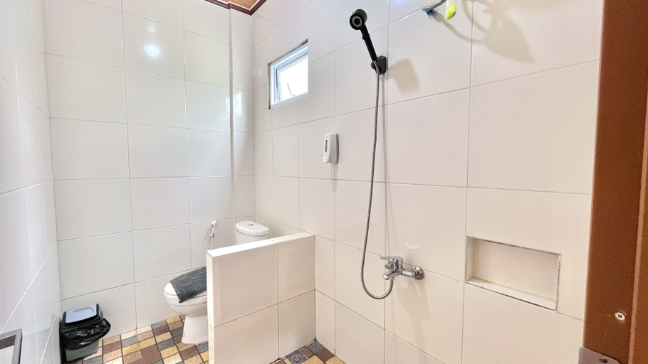 Bathroom, Penginapan Cisaga Indah, Ciamis