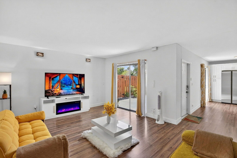 Primary image, Bright & Cozy Townhome · Pool & Near Downtown, Lee