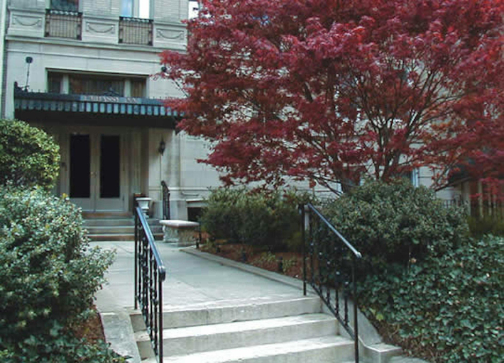 Exterior & Views 1, Embassy Inn Hotel, Washington D.C.