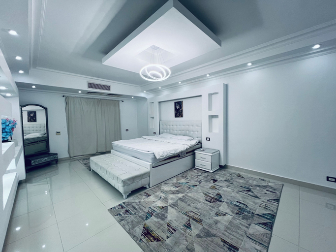 Room 2, ELITE Premium 6BR Family Villa with Pool, New Cairo City
