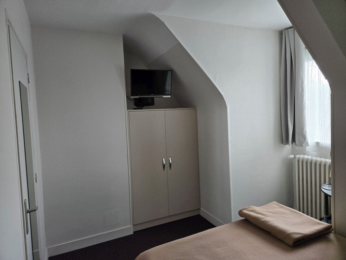 Bedroom 3, Hôtel - Restaurant - Brasserie Saint Germain, Orne