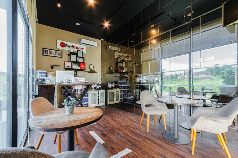 Food & Drinks 5, RedDoorz Plus near Universitas Sumatera Utara, Medan