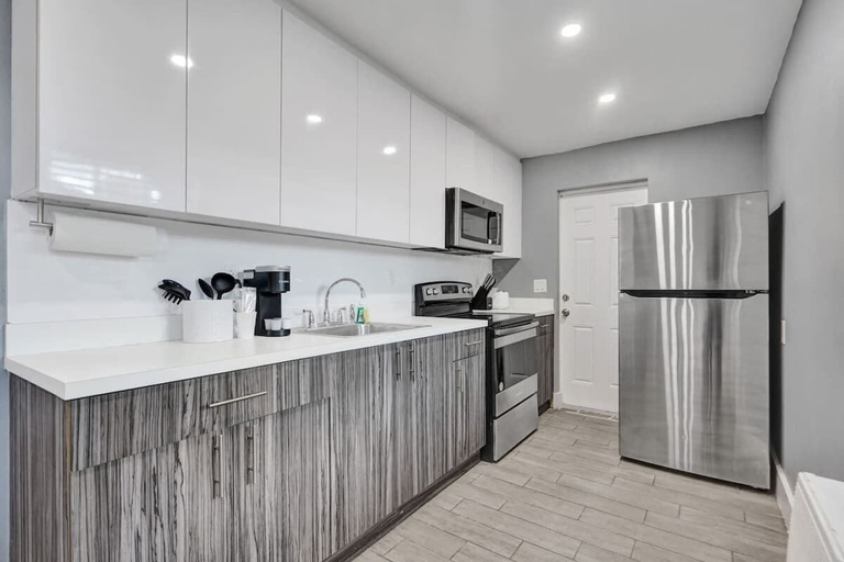 Private kitchen 4, 906 North Riverside Dr, Broward