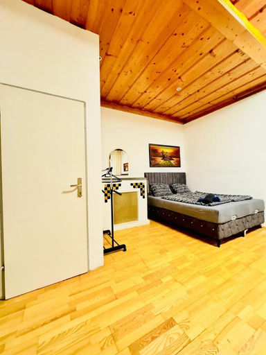 Room 4, Spacious Private Room Near FAC Platz, Wien