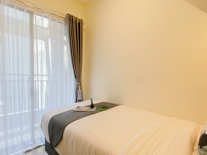 Bedroom 5, Classic and Warm 2BR at Apartment Meikarta District 2 By Travelio, Cikarang