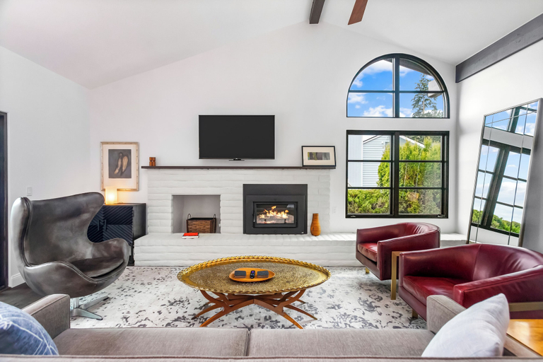 Living room 4, Greenbank Horizon Home - Water Views, Island