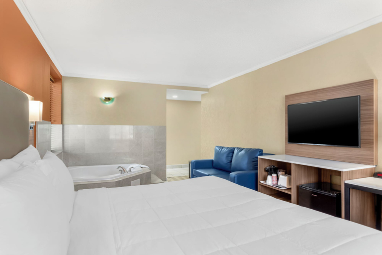 Bedroom 3, Quality Inn JFK Airport Rockaway Blvd, New York