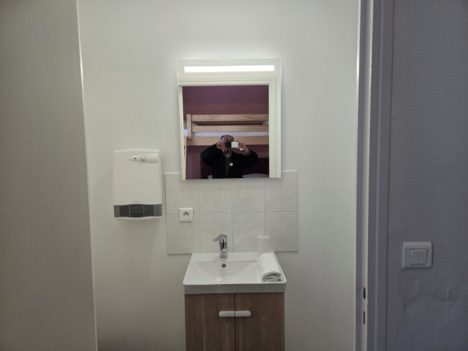 Bathroom 4, Hôtel - Restaurant - Brasserie Saint Germain, Orne