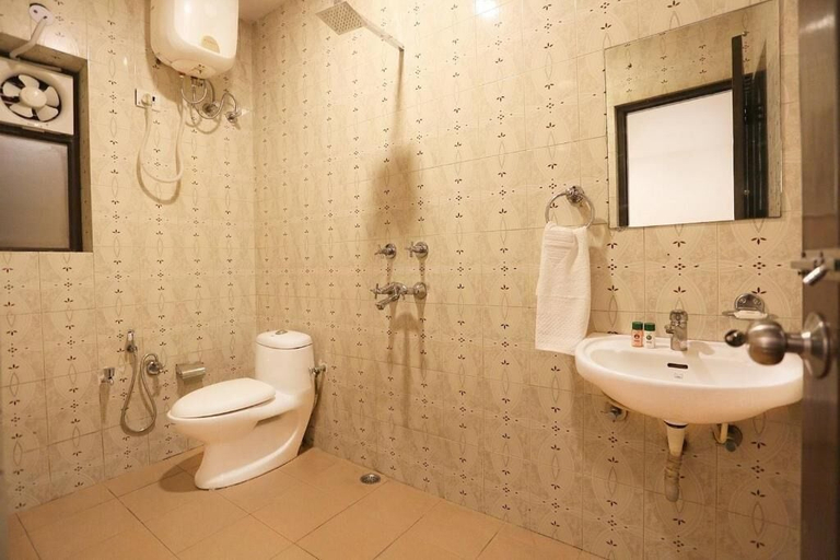 Bathroom 5, Hotel Global Star, Delhi