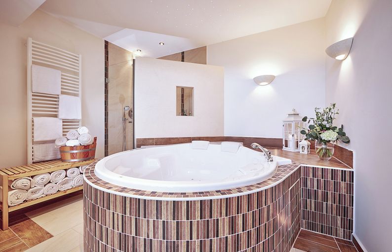 Bathroom 4, Romantik Alpenhotel Waxenstein, Garmisch-Partenkirchen