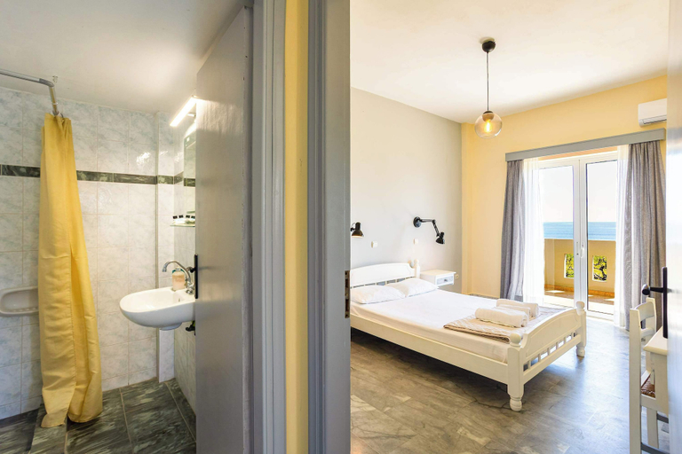 Room 4, Beachfront Nest Memi Koroni-seaheaven House A1, Peloponnese