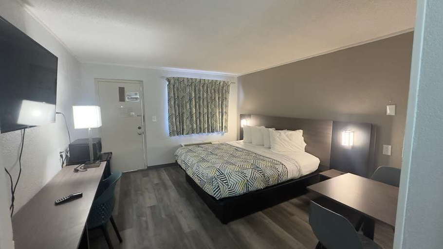 Bedroom 1, Botkins motel, Shelby
