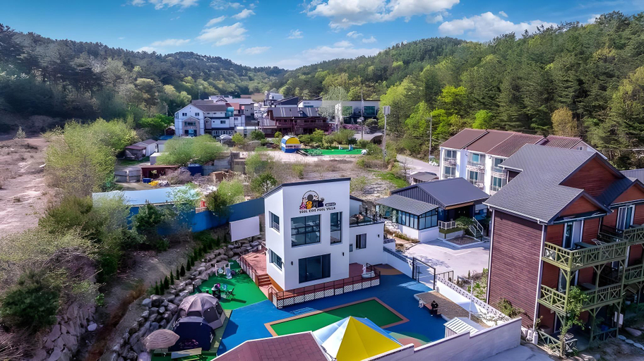 Exterior & Views