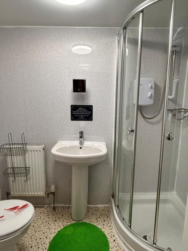 Bathroom 2, Beulah Serviced bedrooms, Aberdeen