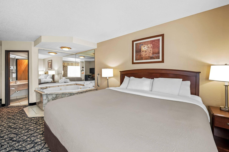 Bedroom 3, Quality Inn La Crosse North, La Crosse