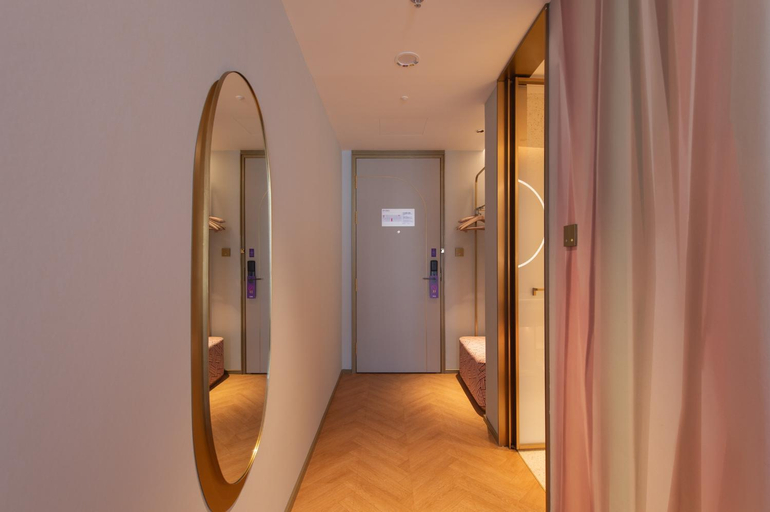 Bathroom 3, Manxin Jinzhou Central Street Raiway Station, Jinzhou
