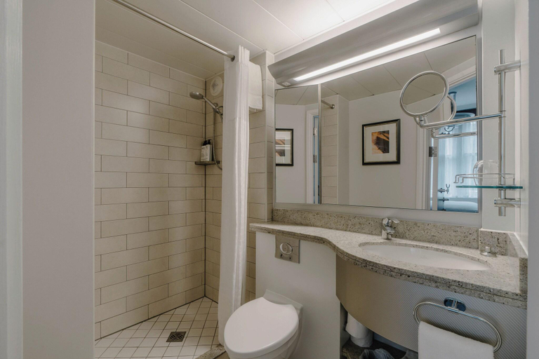 Bathroom 4, Club Quarters Hotel Trafalgar Square, London, London