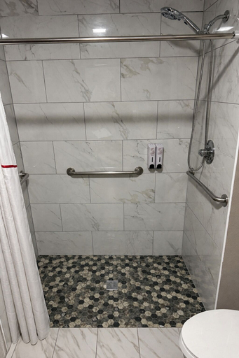 Bathroom 5, Whaler Inn and Suites, Bristol