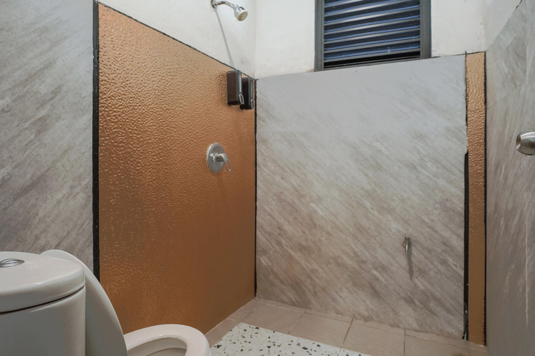 Bathroom 5, Lingga Garden House, Bogor