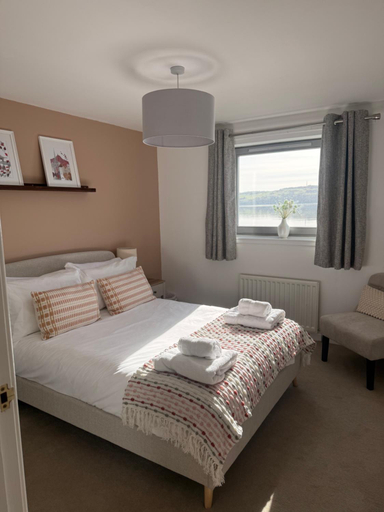 Bedroom 2, Marine parade apartment with river view, Dundee