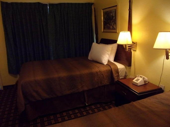 Bedroom, Budget Inn Malvern, Hot Spring