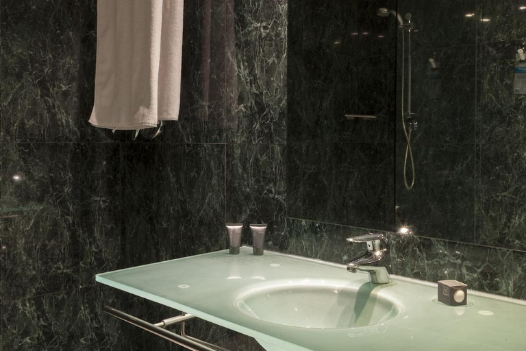 Bathroom 4, B&B HOTEL Ciudad de Lleida, Lleida