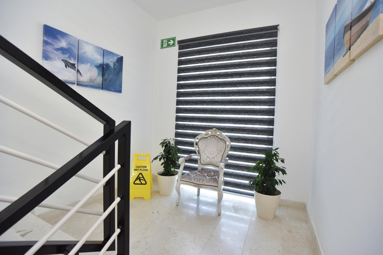 Others 4, Apartments A Canj