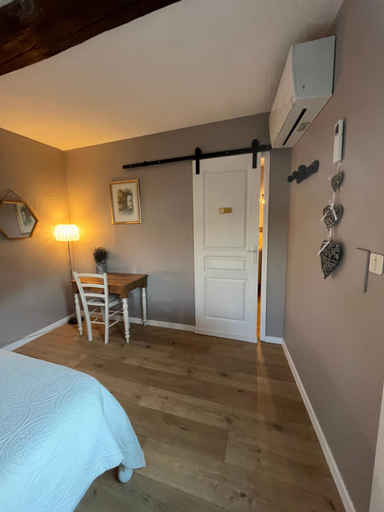Bedroom 1, Chambres et Gite Peyroutas "Amelie" a Vignonet St Emilion, Gironde
