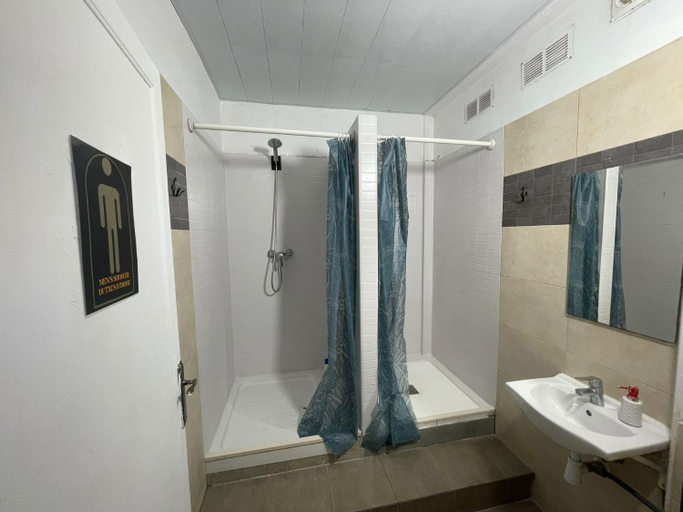 Bathroom 2, Tarragona Hostel, Tarragona