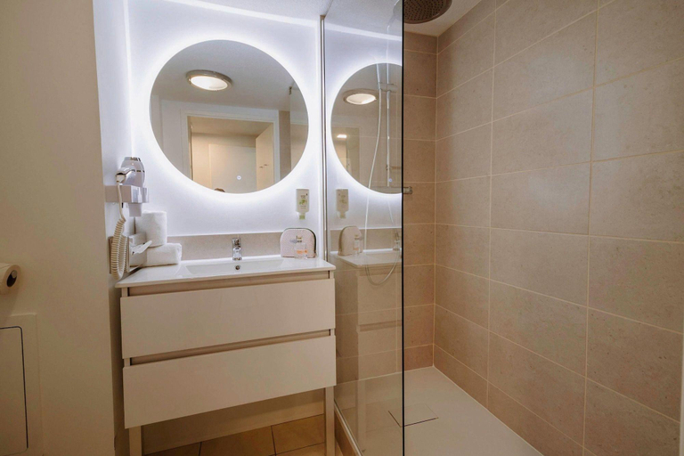 Bathroom 5, Zenitude Hotel-Residences Toulouse le Parc de l'Escale, Haute-Garonne
