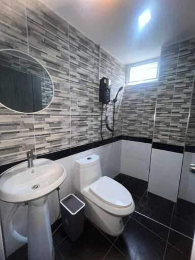 Bathroom 2, Inntown, Wattana