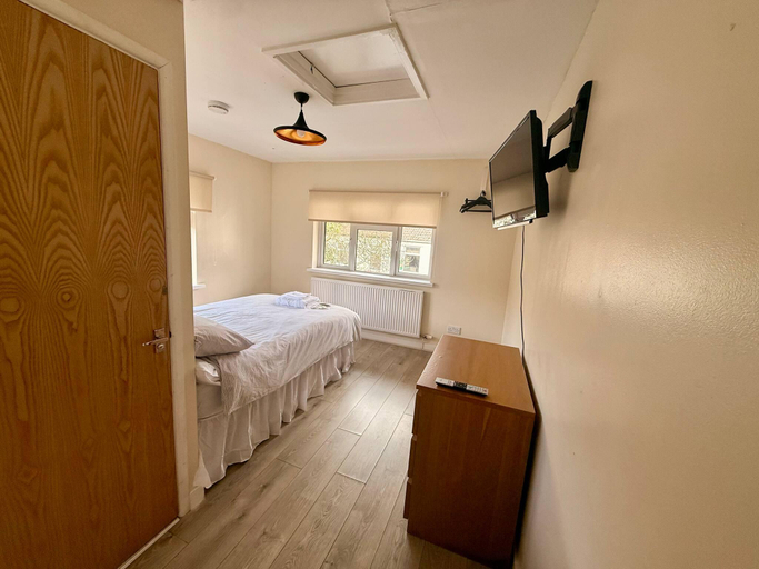 4, full house ROOMY BNB, Merthyr Tydfil