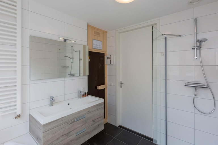 Bathroom 4, Apartment in Koudekerke near South Beach, Veere