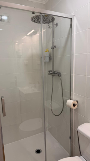 Bathroom 3, Apartamento Conde do Redondo, Lisbon