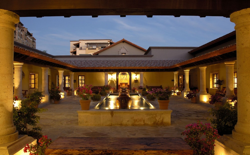 Exterior & Views