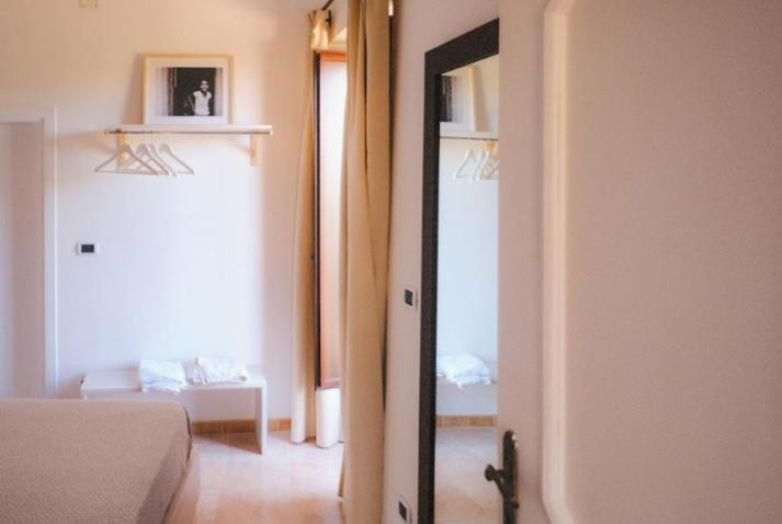 Bedroom 3, Blu di Prussia, Salerno